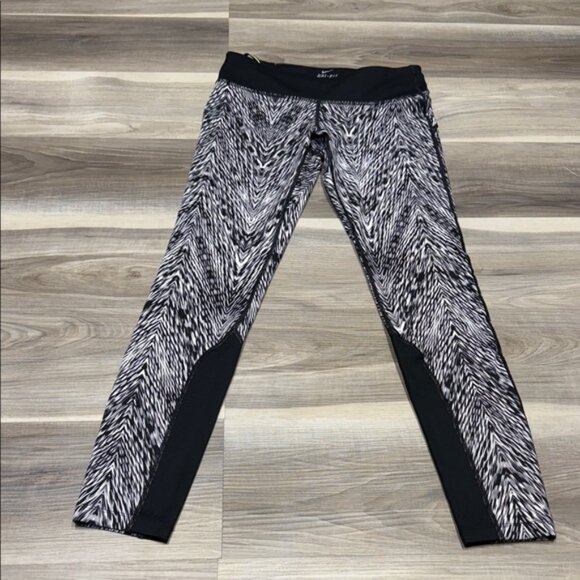 Nike Black and White Dri-FIT Leggings size medium - Picture 1 of 8